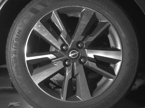 Used 2025 Nissan Versa SV image 12