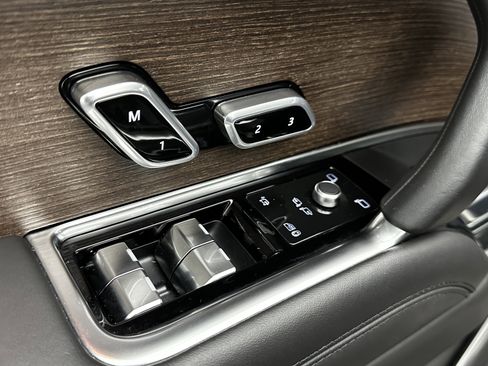 Used 2025 Land Rover Range Rover Long Wheelbase SE image 15