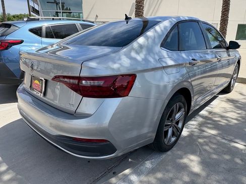 Used 2023 Volkswagen Jetta SE image 4