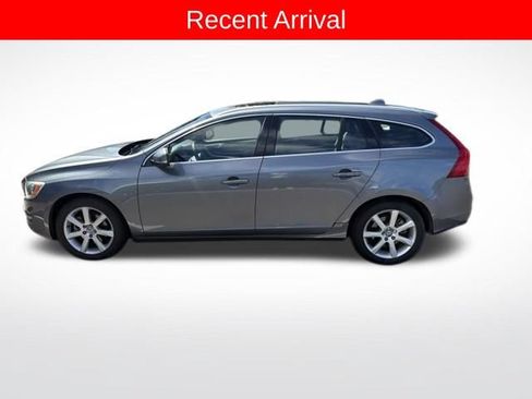 Used 2017 Volvo V60 T5 Premier w/ Convenience Package FWD image 5