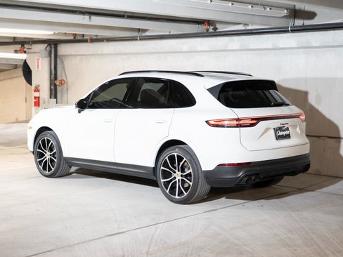 Certified 2023 Porsche Cayenne Platinum Edition AWD/4WD image 3