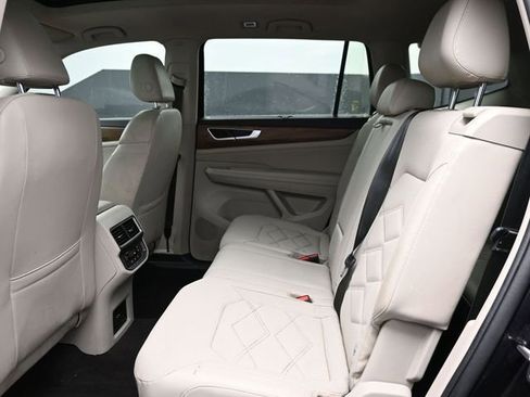 Used 2024 Volkswagen Atlas SE FWD image 15