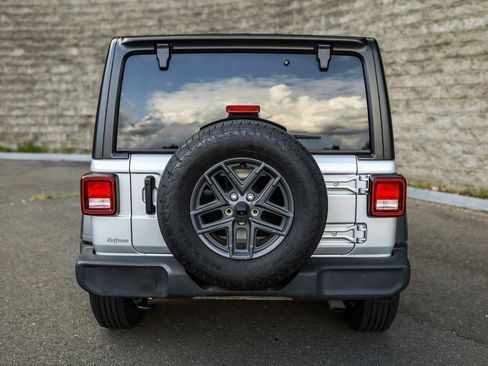 Used 2024 Jeep Wrangler Sport S image 7