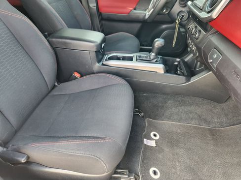 Used 2018 Toyota Tacoma SR5 RWD image 15