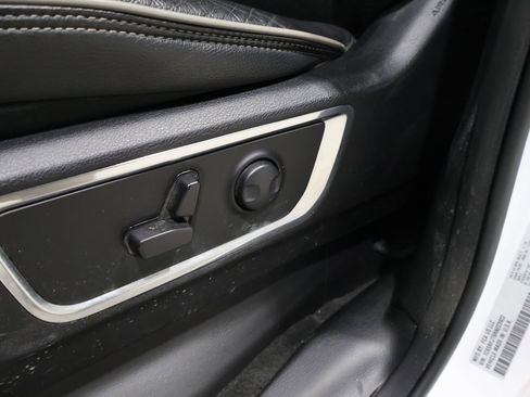 Used 2024 RAM 1500 Laramie image 12