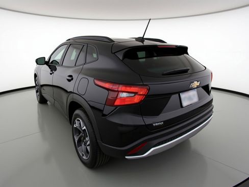 Used 2025 Chevrolet Trax LT image 5