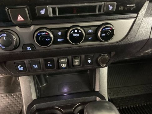 Used 2018 Toyota Tacoma TRD Off-Road w/ TRD Premium Off Road Package AWD/4WD image 25