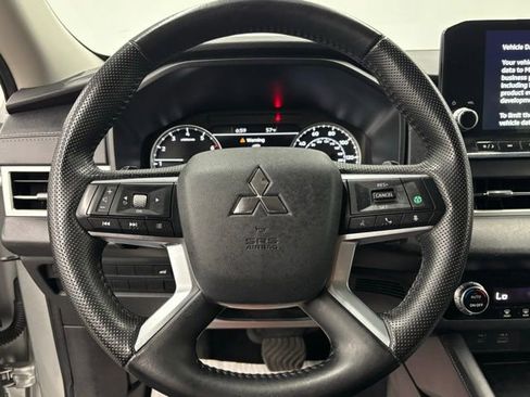 Used 2024 Mitsubishi Outlander FWD image 21