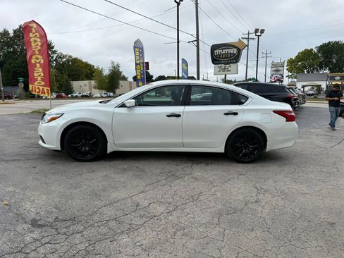 Used 2016 Nissan Altima 2.5 S w/ Power Driver Seat Package image 2