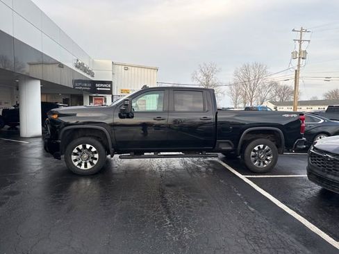 Used 2024 Chevrolet Silverado 2500 Custom w/ Custom Value Package image 8
