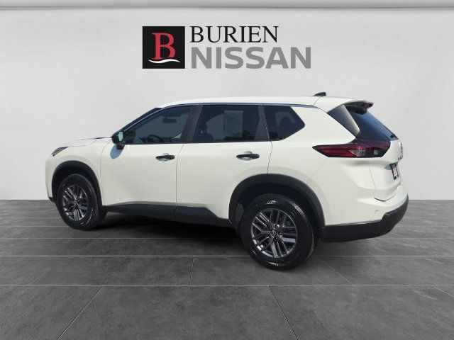 Used 2024 Nissan Rogue S FWD image 3