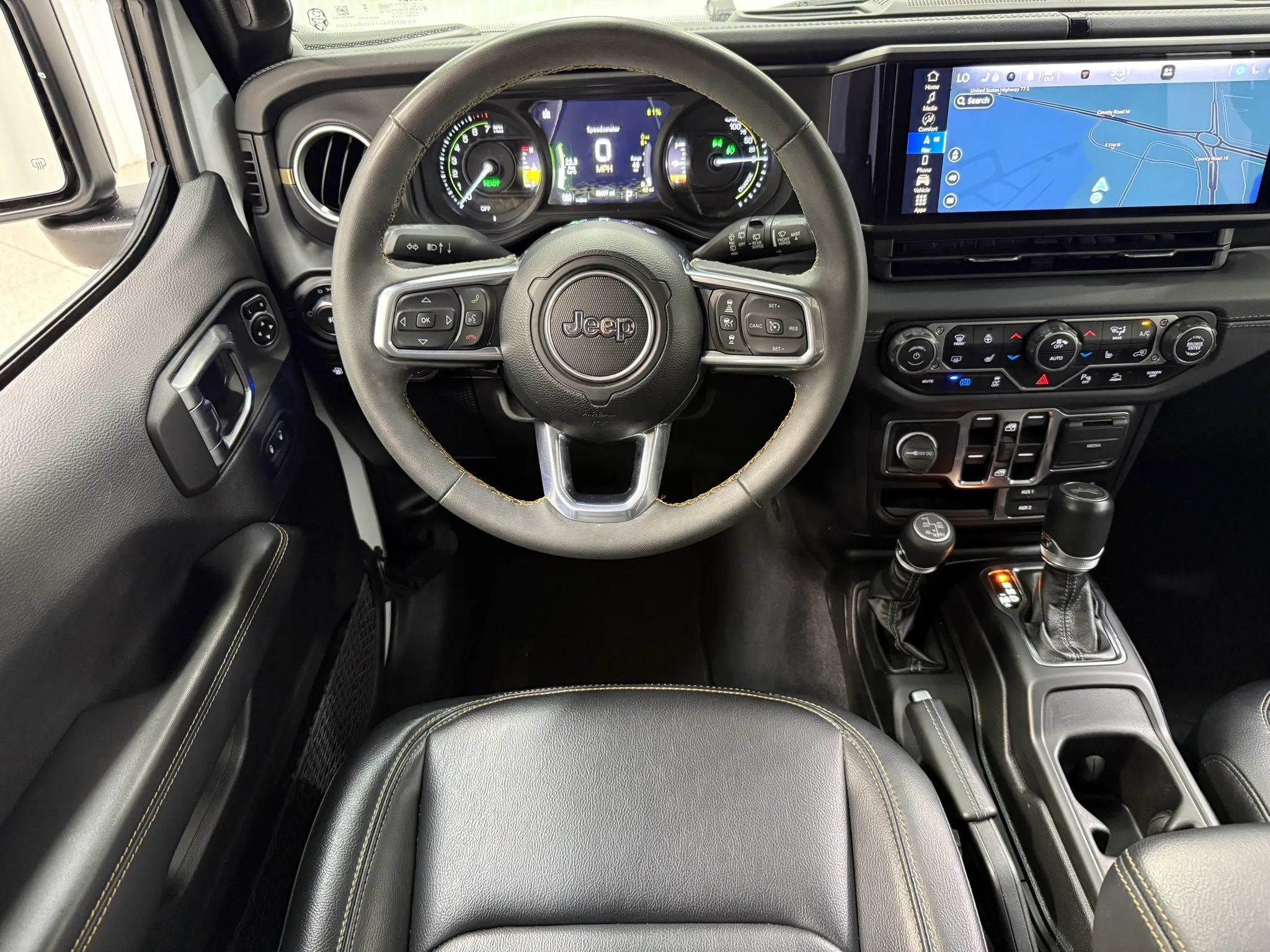 Used 2024 Jeep Wrangler Unlimited Sahara w/ Technology Group AWD/4WD image 19