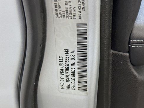 Used 2024 Jeep Grand Cherokee L Limited w/ Luxury Tech Group II image 12