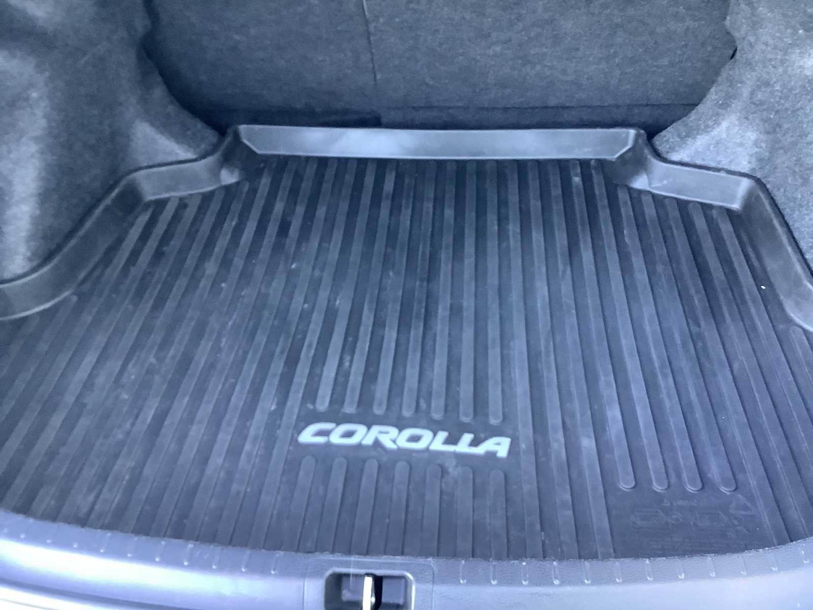 Used 2018 Toyota Corolla LE FWD image 14