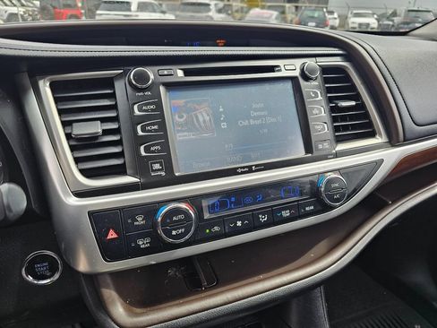 Used 2015 Toyota Highlander Limited Platinum AWD/4WD image 27