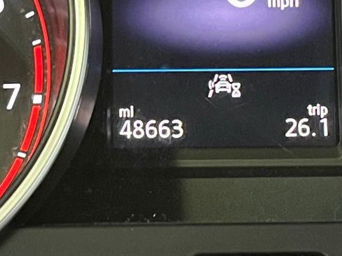 Used 2021 Volkswagen Tiguan SE w/ Panoramic Sunroof Package image 24