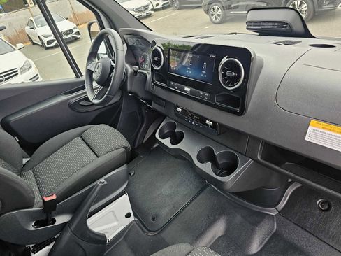 Used 2025 Mercedes-Benz Sprinter 2500 image 12