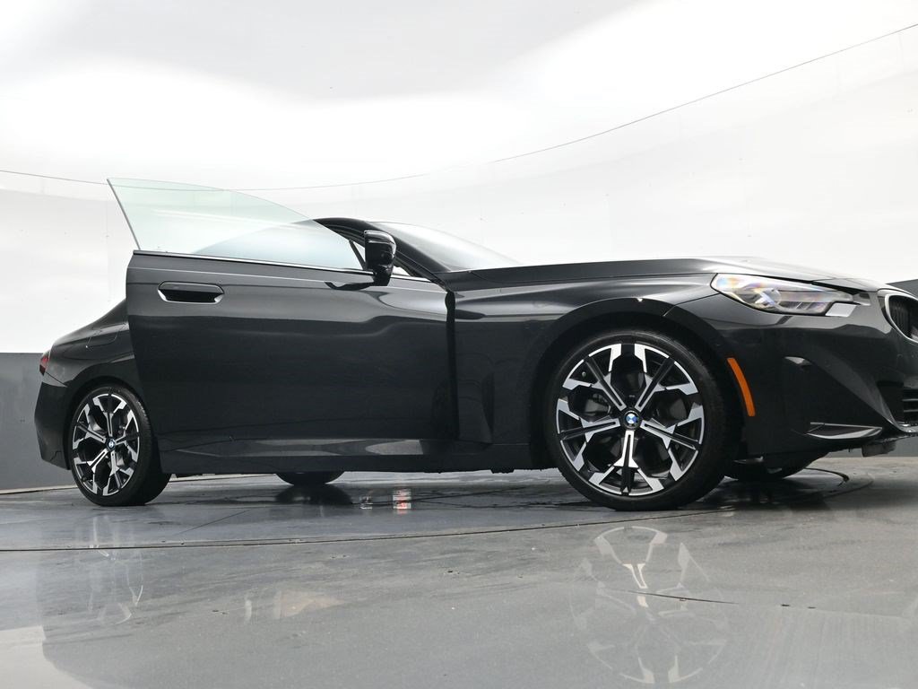 Used 2025 BMW 230i Coupe w/ Premium Package RWD image 38