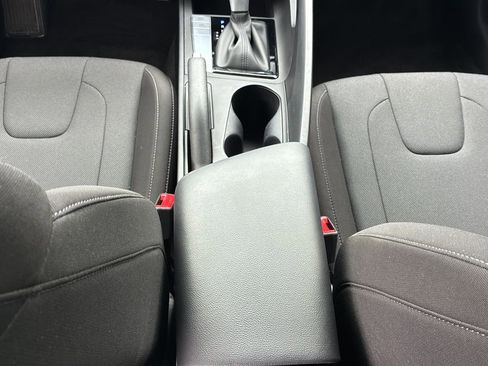 Certified 2025 Hyundai Elantra SE FWD image 21