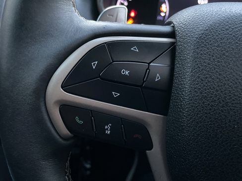 Used 2017 Jeep Grand Cherokee Limited image 46