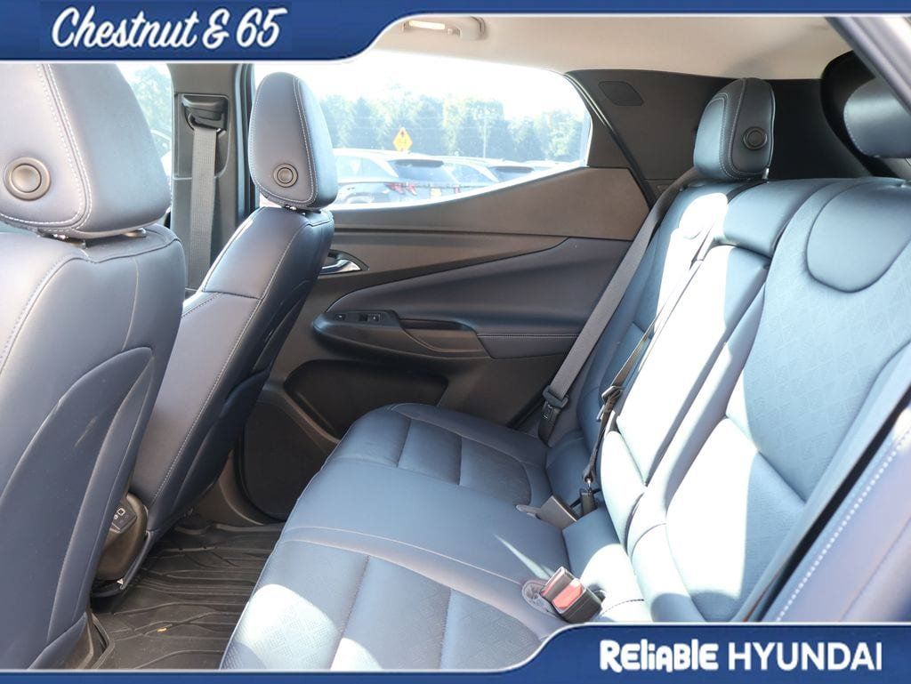 Used 2023 Chevrolet Bolt EUV Premier w/ Sun & Sound Package FWD image 17