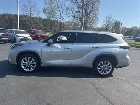 Used 2022 Toyota Highlander Limited image 8