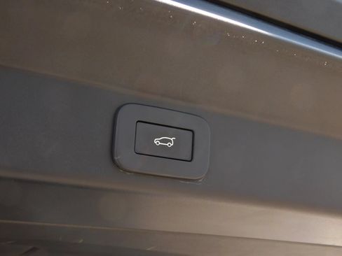 Used 2025 Land Rover Range Rover Sport SE AWD/4WD image 11