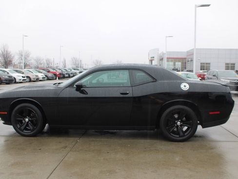 Used 2018 Dodge Challenger SXT image 4