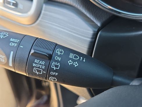 Used 2019 Jeep Grand Cherokee Altitude image 27