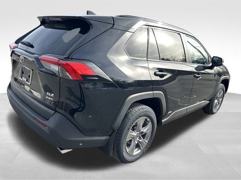 New 2025 Toyota RAV4 XLE image 5