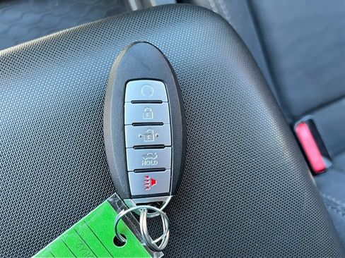 Used 2022 Nissan Frontier SV w/ Graphics Package image 31