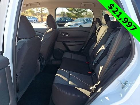 Used 2024 Nissan Rogue SV image 10