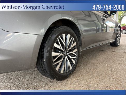 Used 2024 Nissan Altima 2.5 SV FWD image 9