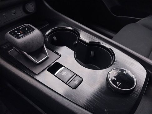 Used 2023 Nissan Rogue S image 18