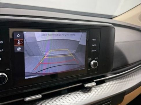 Used 2023 Kia Carnival LX FWD image 50