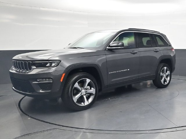 Used 2025 Jeep Grand Cherokee Limited w/ Luxury Tech Group II AWD/4WD image 10