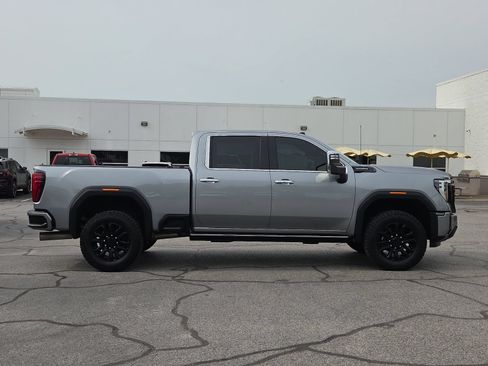 Used 2025 GMC Sierra 3500 Denali Ultimate AWD/4WD image 15