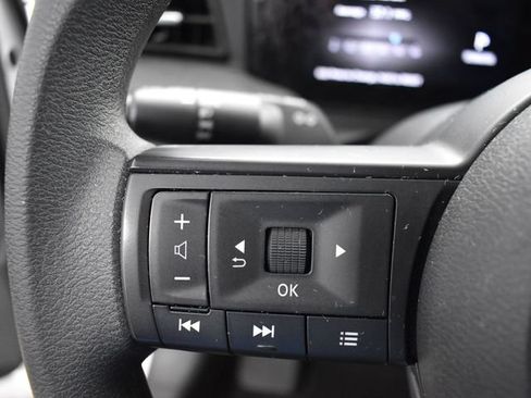 Used 2025 Nissan Kicks SV AWD/4WD image 16