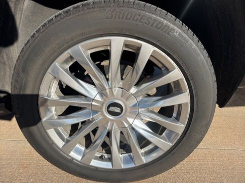 Used 2023 Cadillac Escalade ESV Premium Luxury image 7