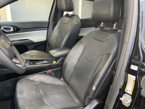 Used 2023 Jeep Compass Limited w/ Sun and Sound Group AWD/4WD image 18