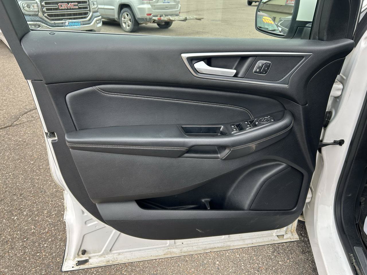 Used 2018 Ford Edge Titanium w/ Equipment Group 302A AWD/4WD image 14