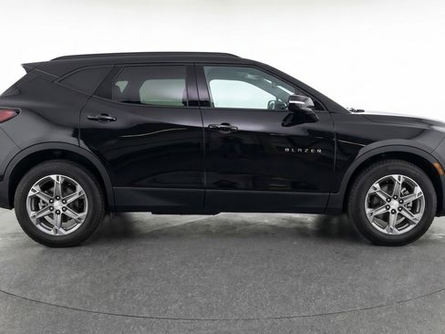 Used 2025 Chevrolet Blazer LT image 11