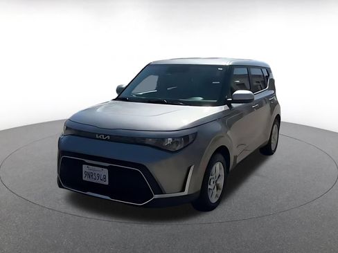 Used 2025 Kia Soul LX w/ LX Technology Package FWD image 7