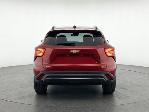 Used 2025 Chevrolet Trax LT FWD image 7