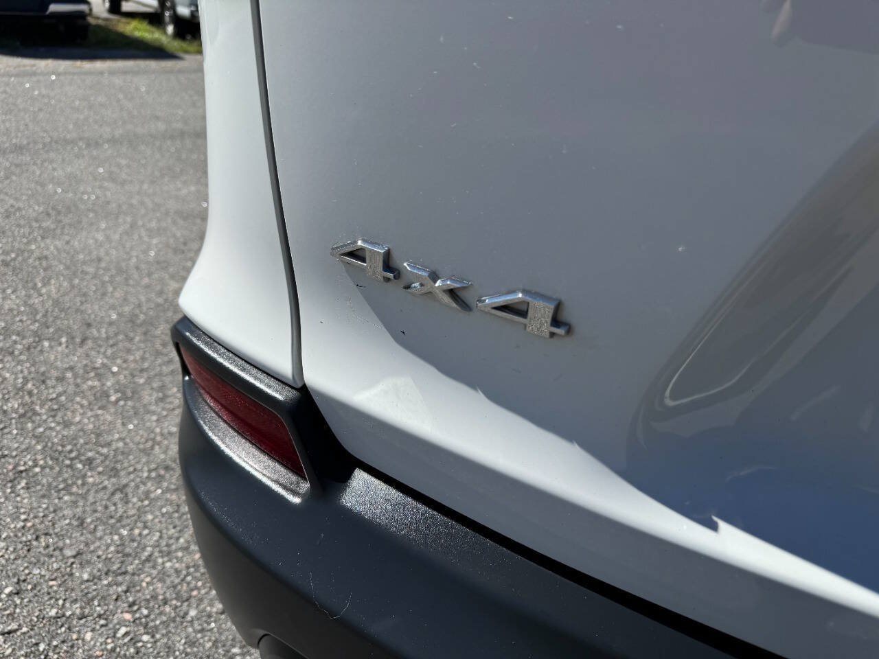 Used 2019 Jeep Cherokee Latitude Plus w/ Cold Weather Group AWD/4WD image 35