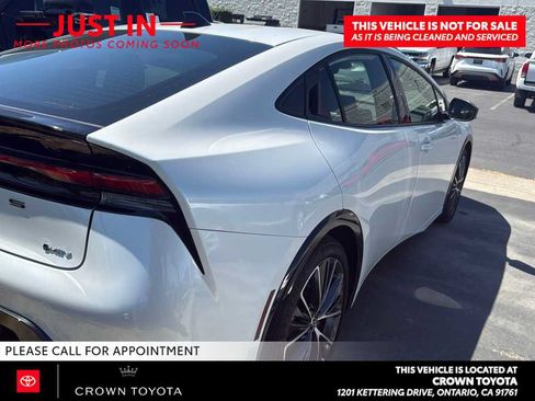 Used 2026 Toyota Prius XLE FWD image 2
