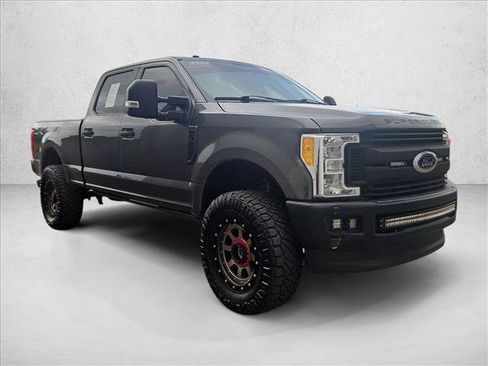 Used 2017 Ford F250 XLT w/ XLT Value Package AWD/4WD image 3