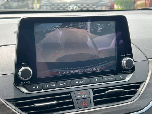 Used 2025 Nissan Altima 2.5 SV FWD image 28
