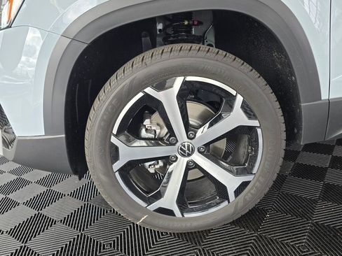 New 2025 Volkswagen Taos SEL image 10