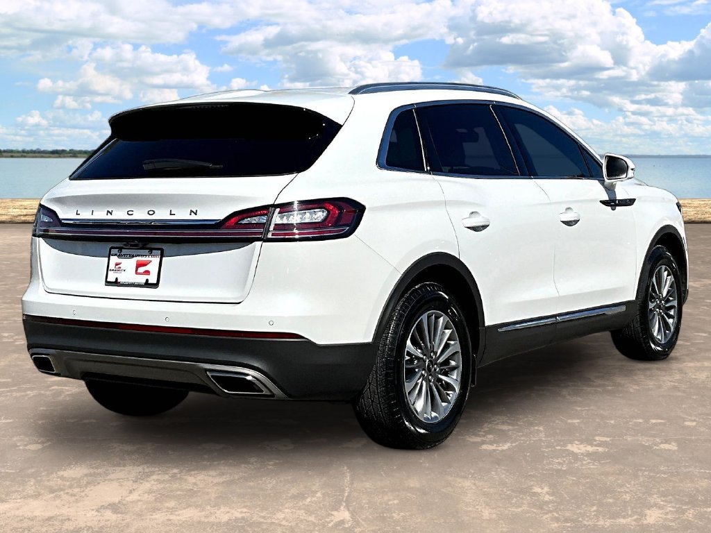 Used 2022 Lincoln Nautilus FWD w/ Premium Package image 4